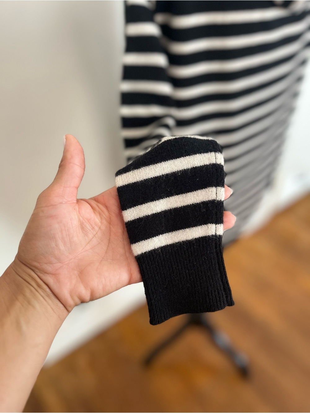 Nili LotanBlack & White Striped cashmere xs - Picture 6 of 6